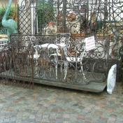 RINGHIERA E BALCONE COMPLETO CON PIANO IN PIETRA E MENSOLE
