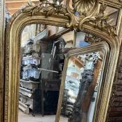 GILDED MIRROR WITH MOLDING