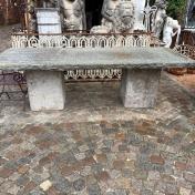 tavolo in pietra